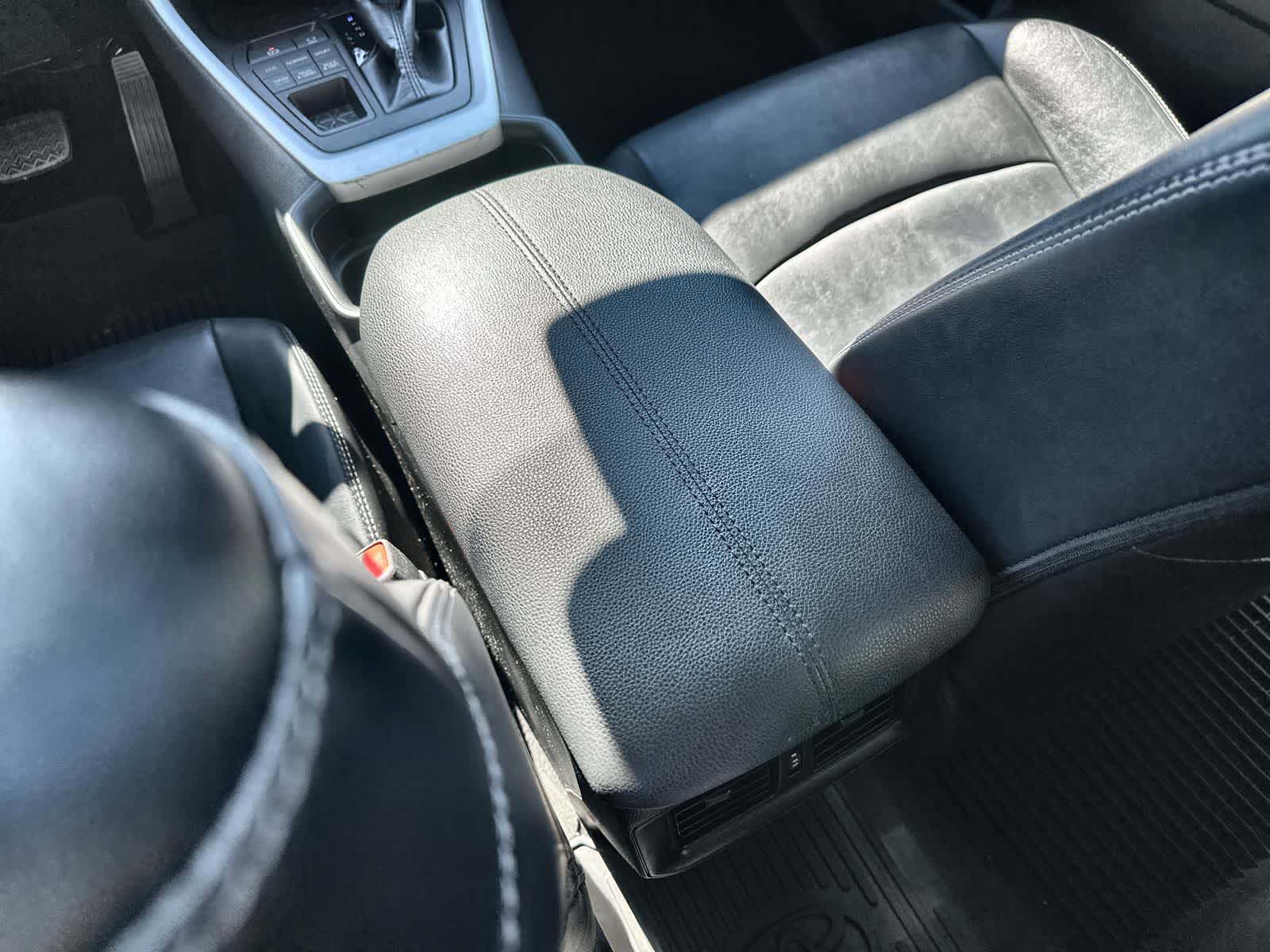 Thumbnail: 2021 Toyota RAV4 - 22