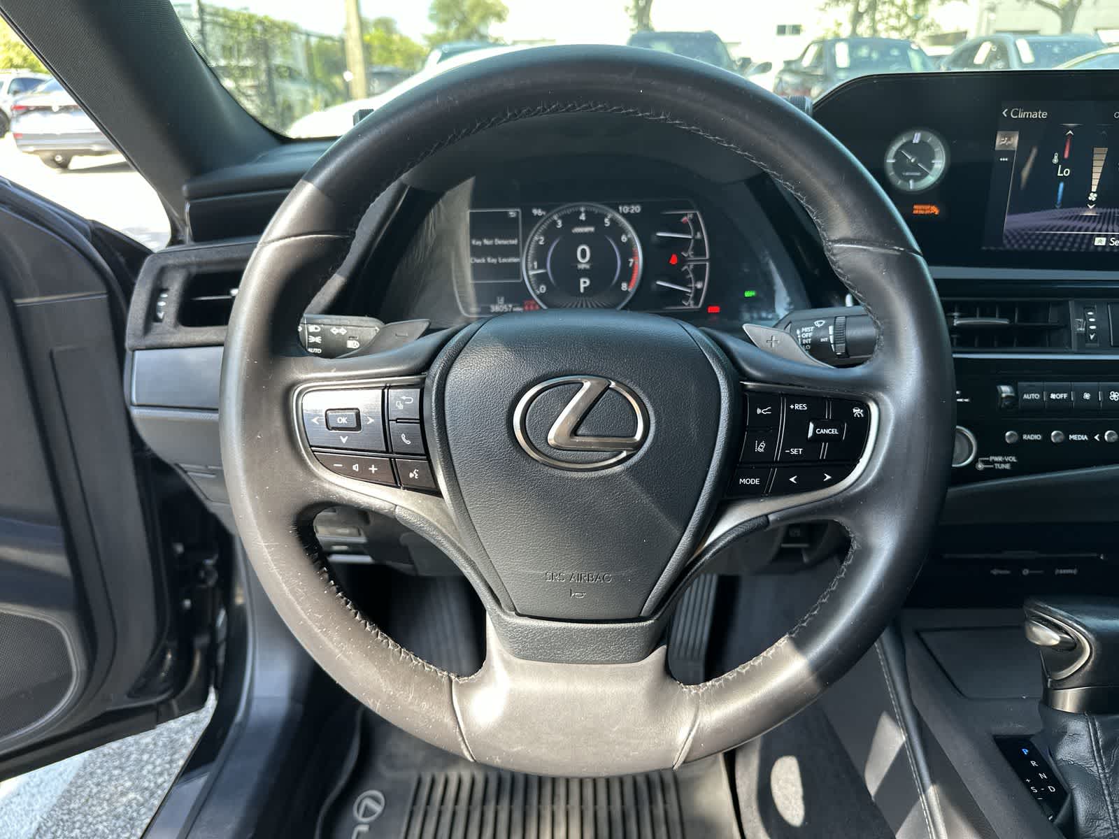 Thumbnail: 2022 Lexus ES - 18
