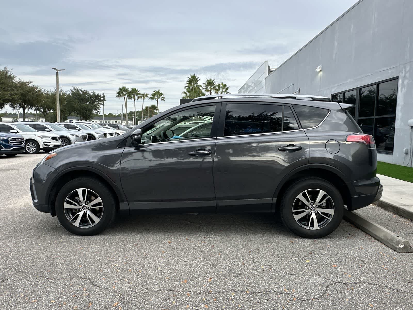 Thumbnail: 2018 Toyota RAV4 - 3