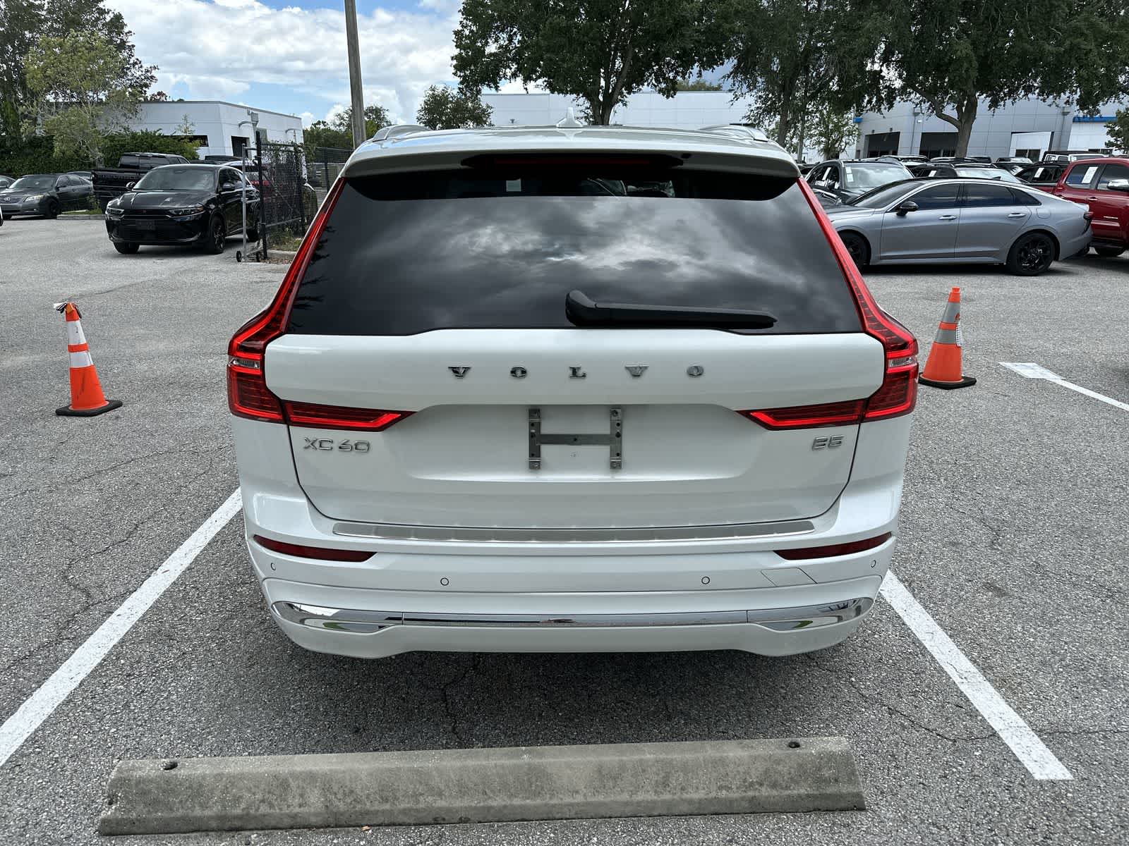 Thumbnail: 2023 Volvo XC60 - 6