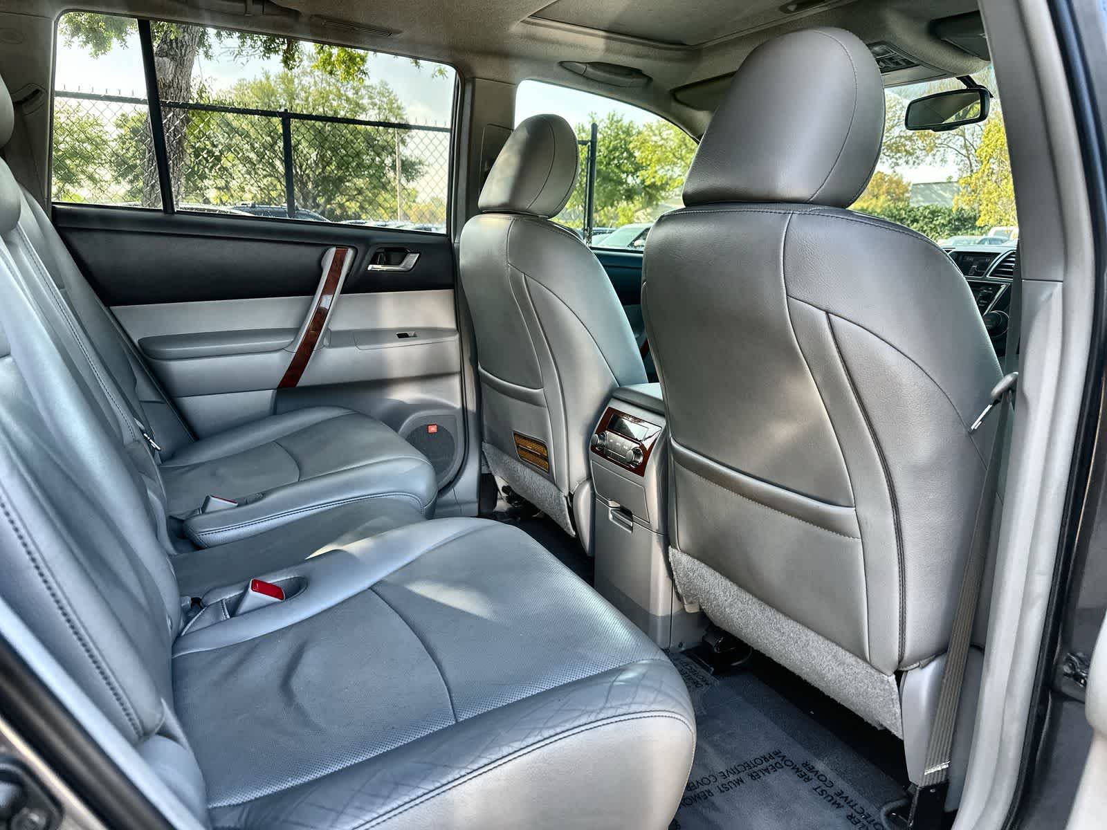 Thumbnail: 2013 Toyota Highlander - 18