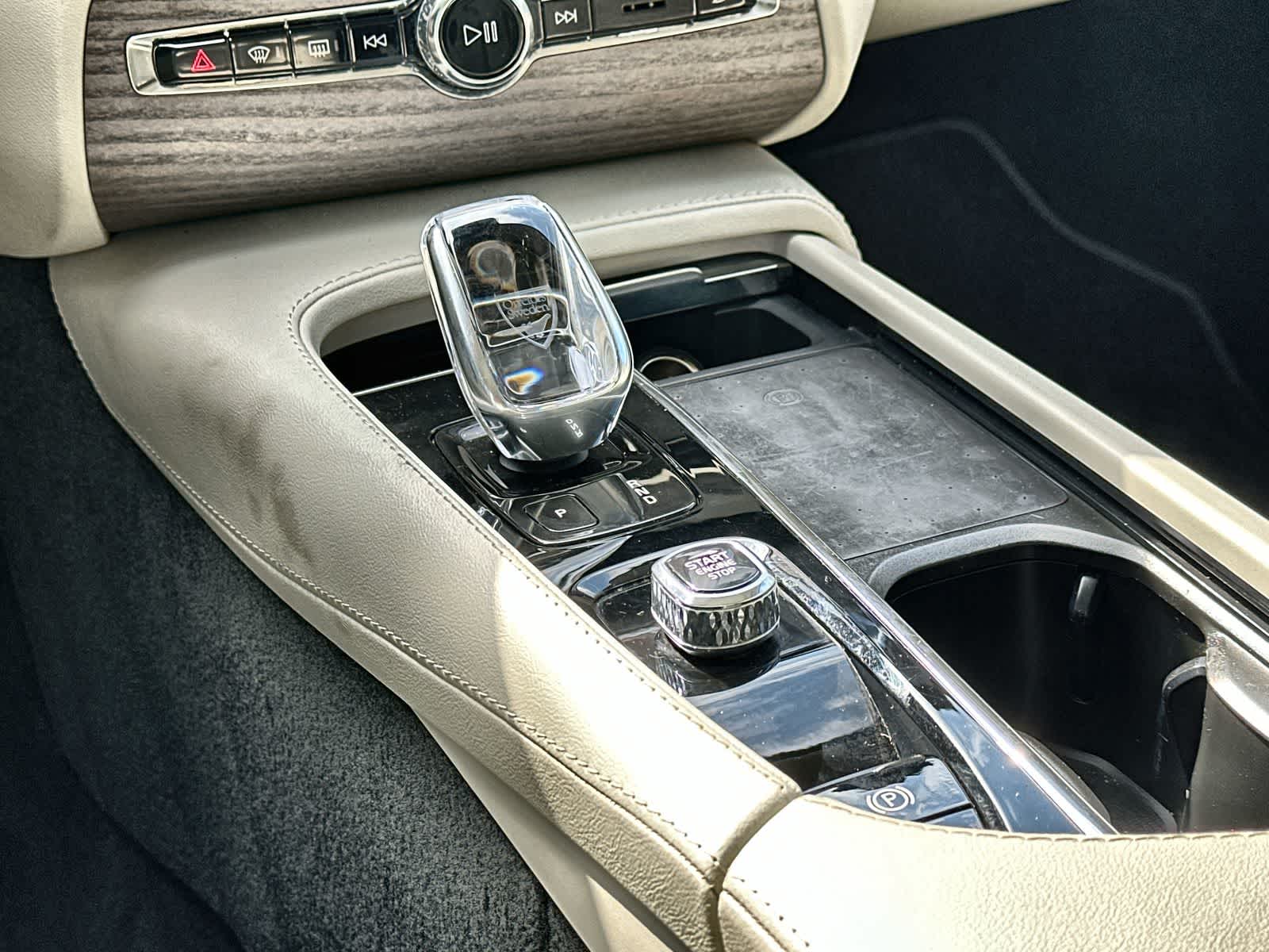 Thumbnail: 2022 Volvo XC90 - 17