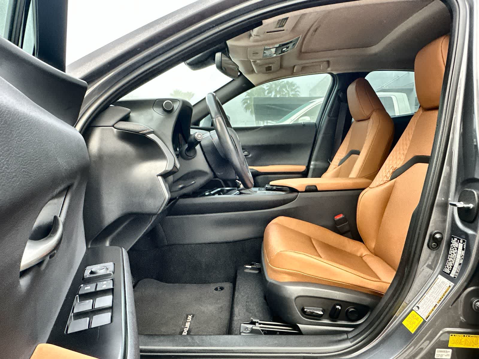 Thumbnail: 2021 Lexus UX - 2