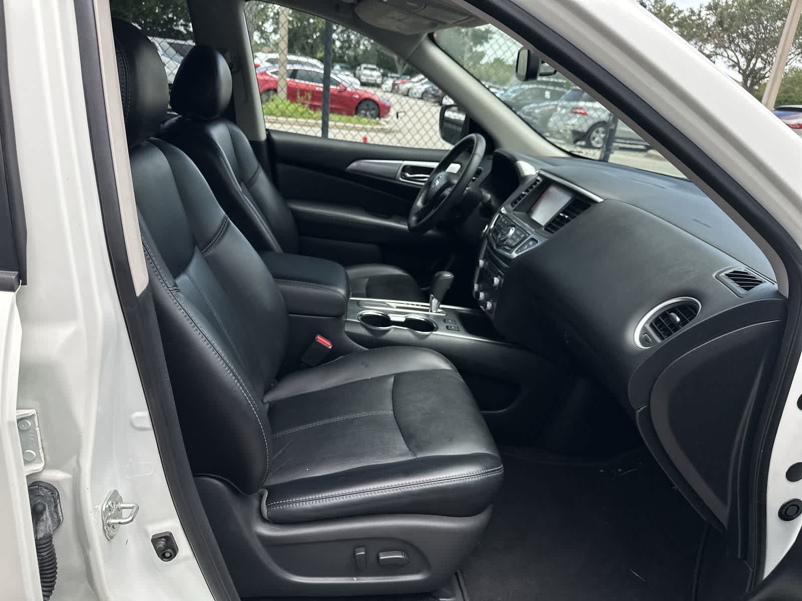2019 Nissan Pathfinder SL 14