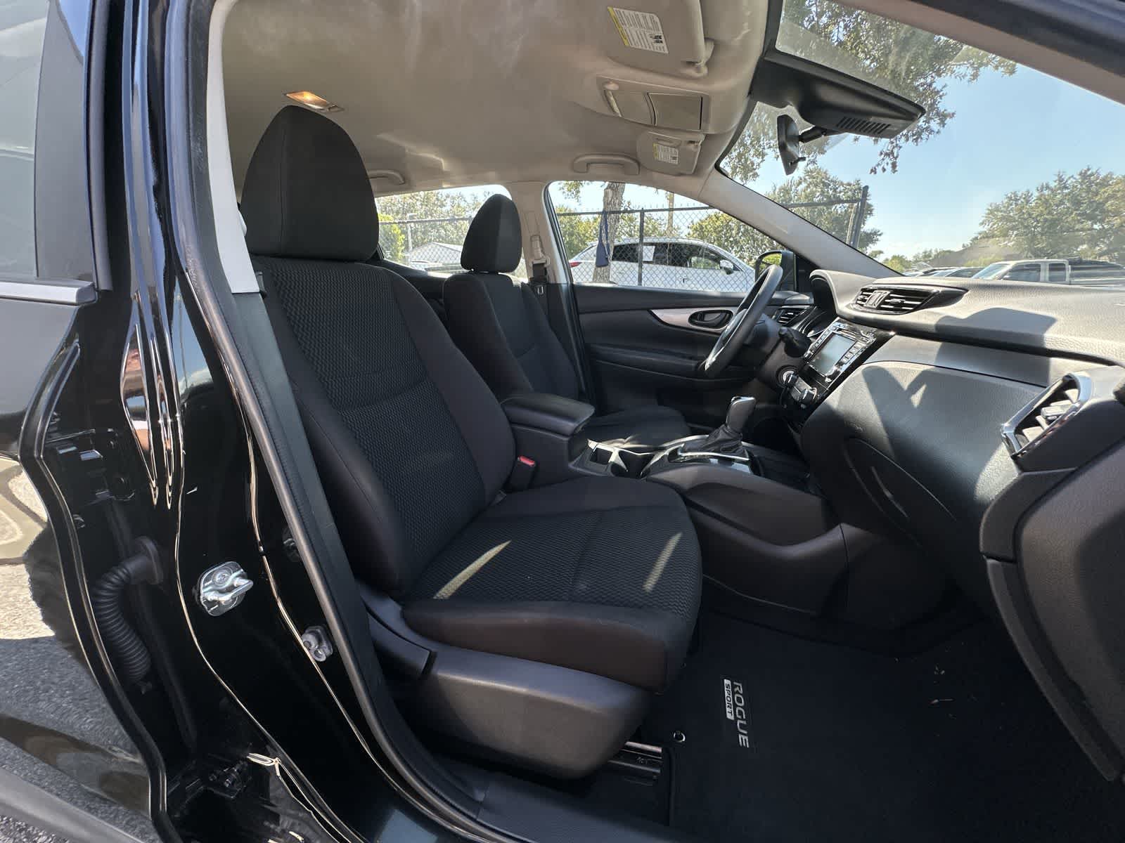 Thumbnail: 2020 Nissan Rogue Sport - 14