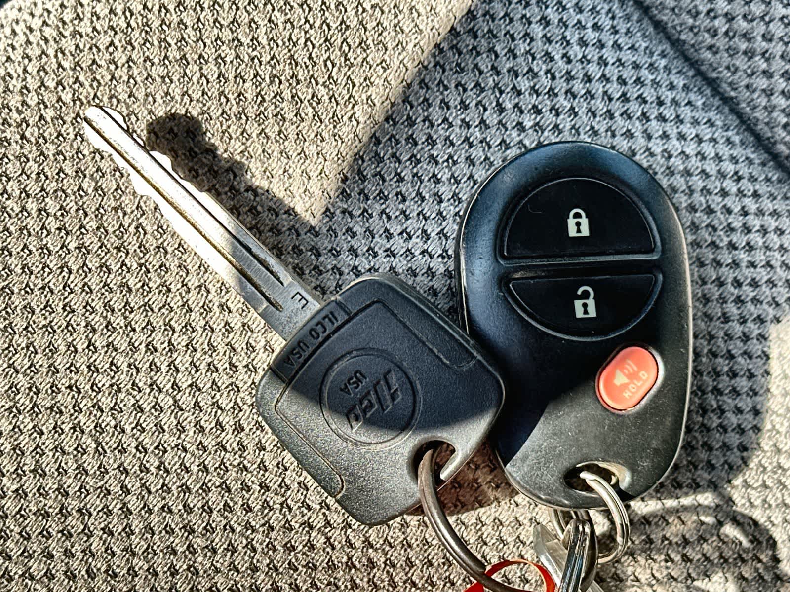 Thumbnail: 2018 Toyota Sienna - 20