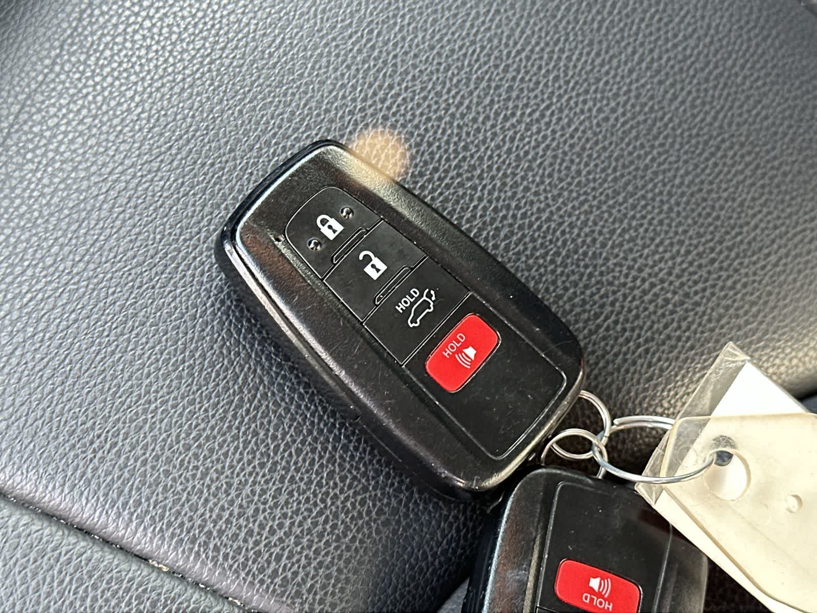 Thumbnail: 2022 Toyota Highlander - 21