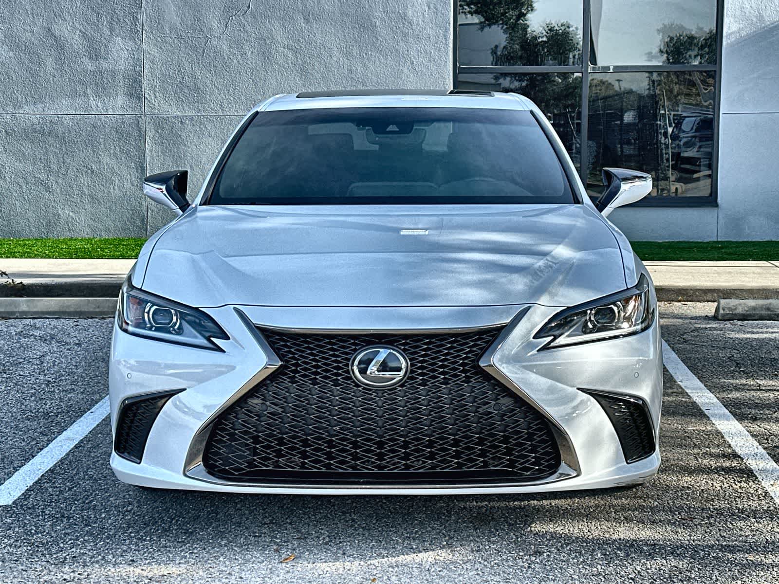 Thumbnail: 2022 Lexus ES - 6