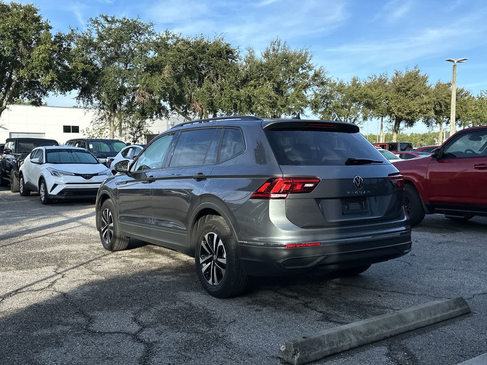 Thumbnail: 2022 Volkswagen Tiguan - 4