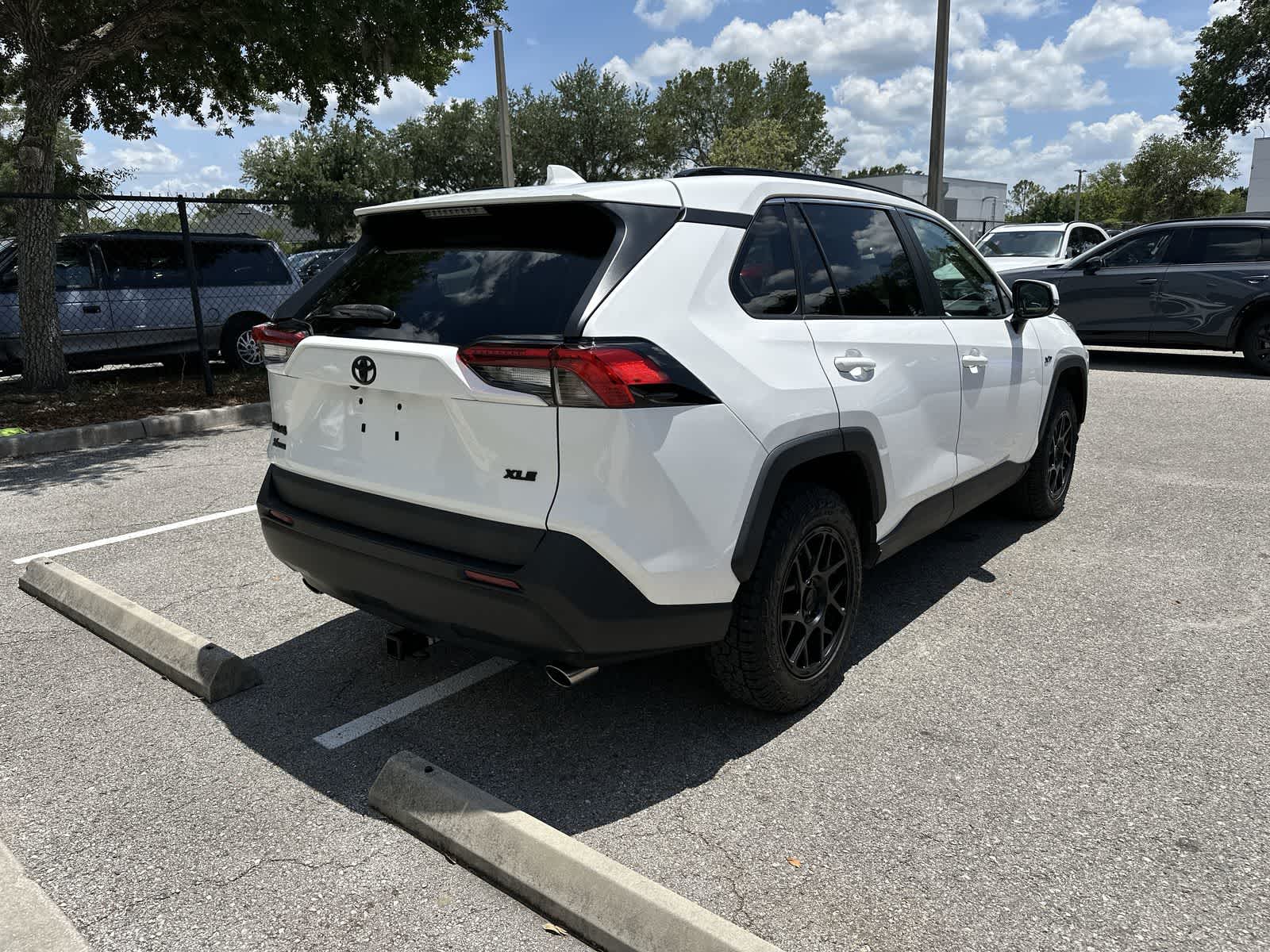 Thumbnail: 2019 Toyota RAV4 - 8