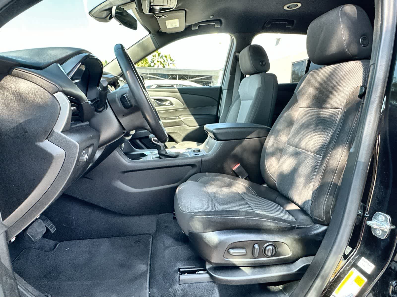 Thumbnail: 2022 Chevrolet Traverse - 11