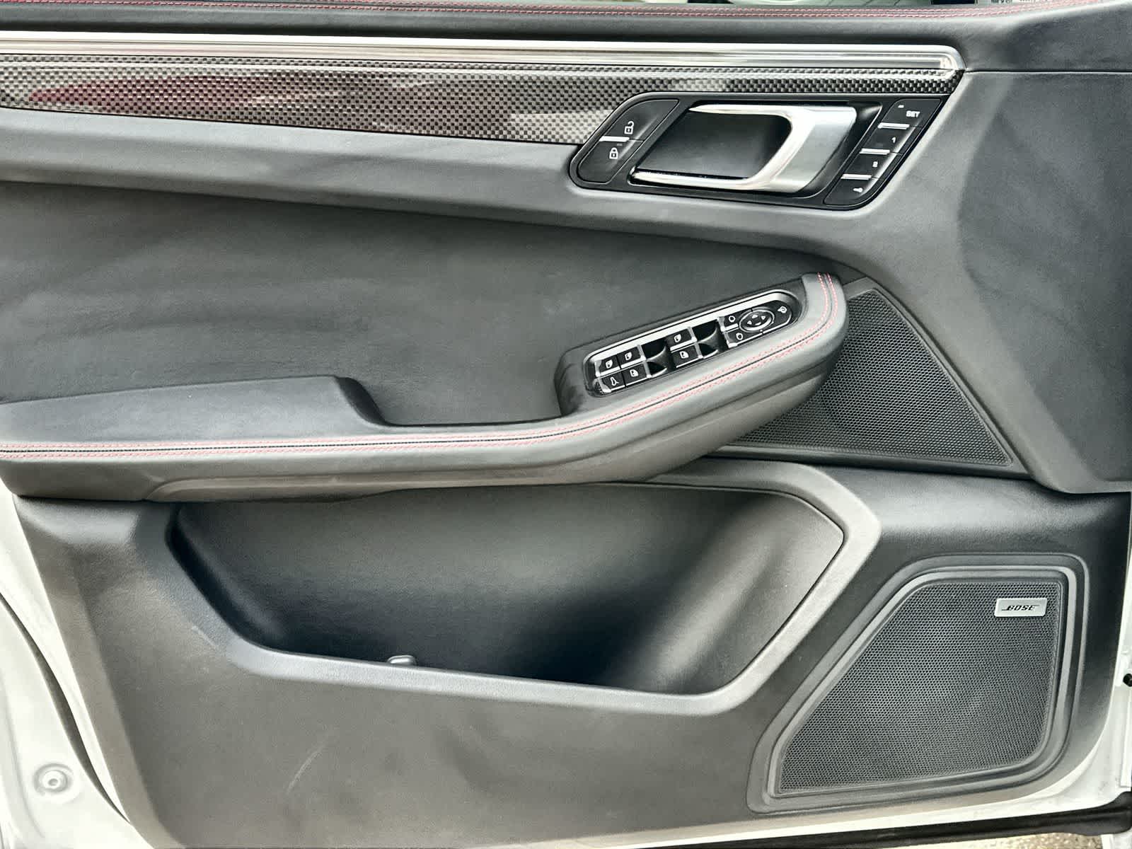 Thumbnail: 2022 Porsche Macan - 9