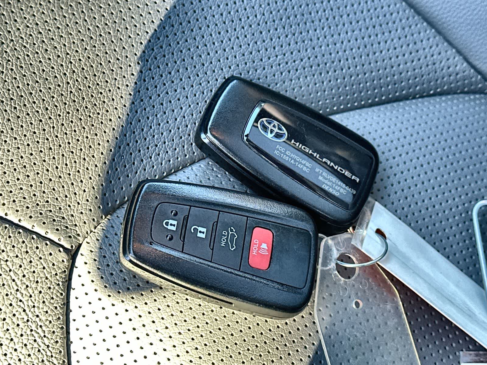 Thumbnail: 2021 Toyota Highlander - 20