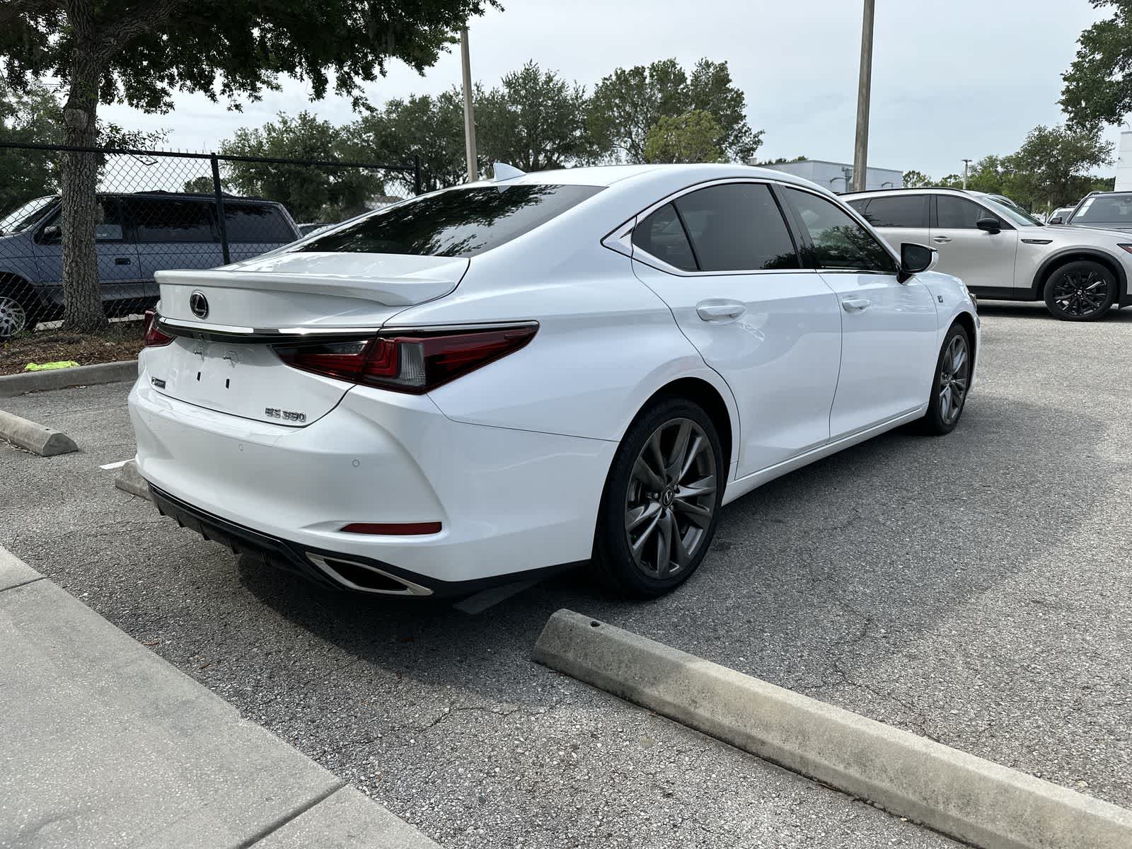 Thumbnail: 2019 Lexus ES - 8