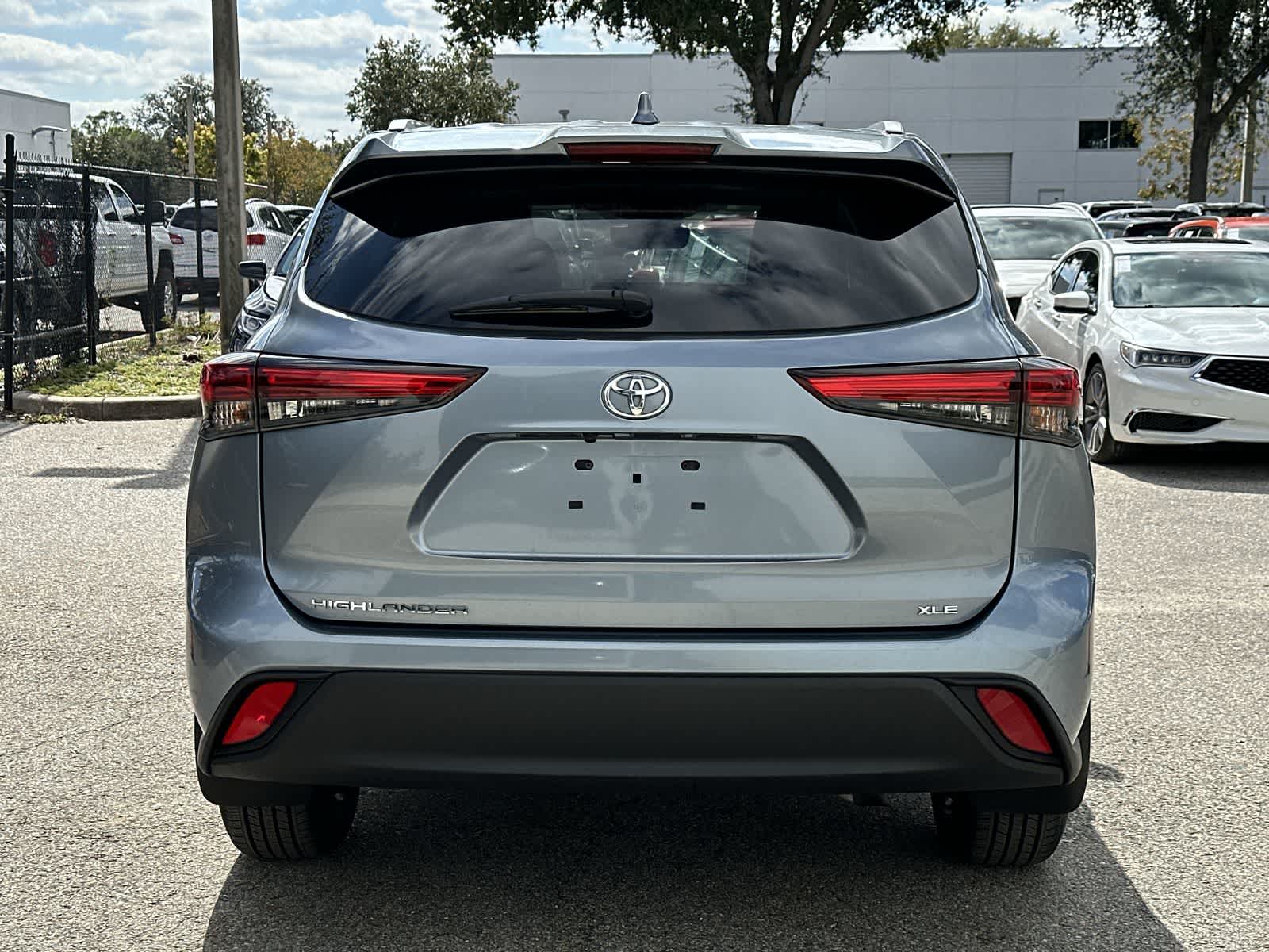 Thumbnail: 2022 Toyota Highlander - 5