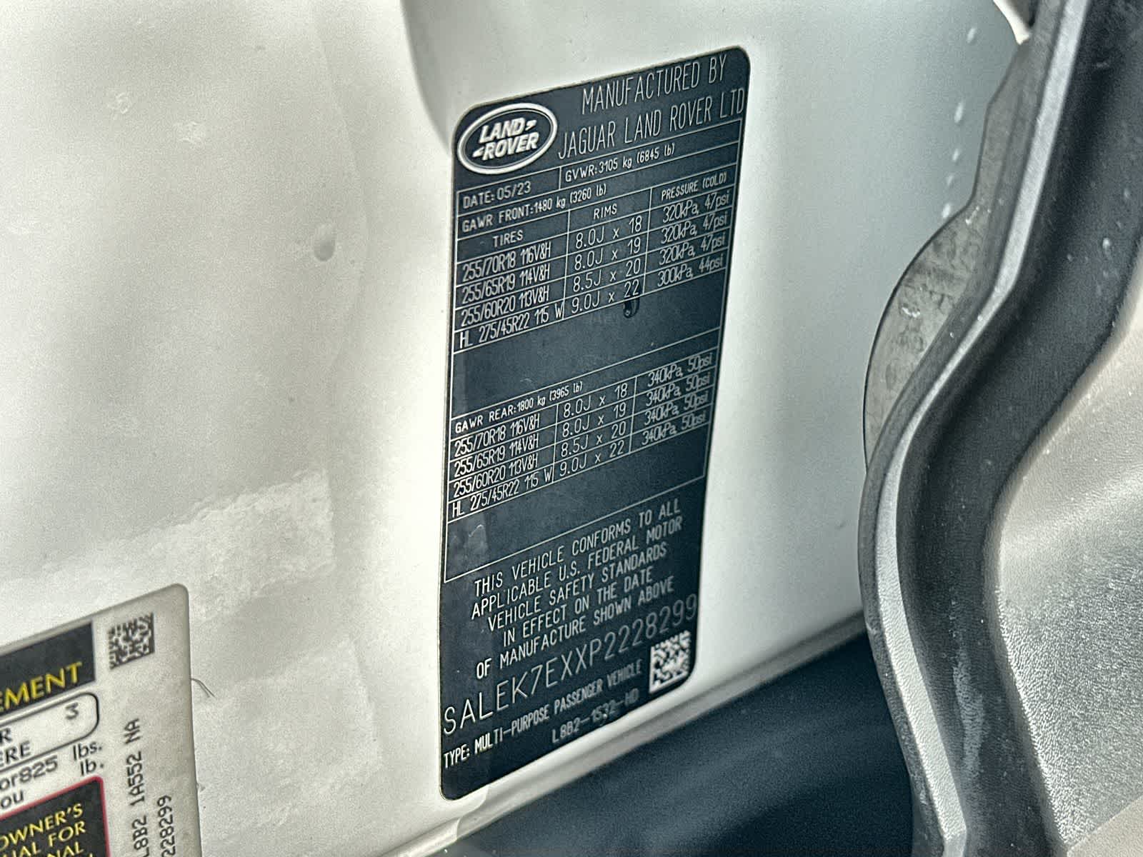 Thumbnail: 2023 Land Rover Defender - 25