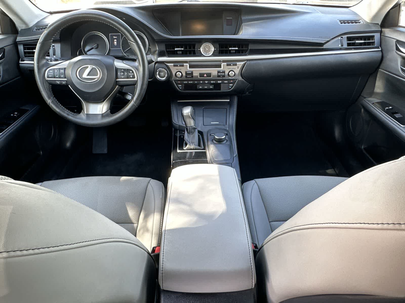 Thumbnail: 2016 Lexus ES - 10
