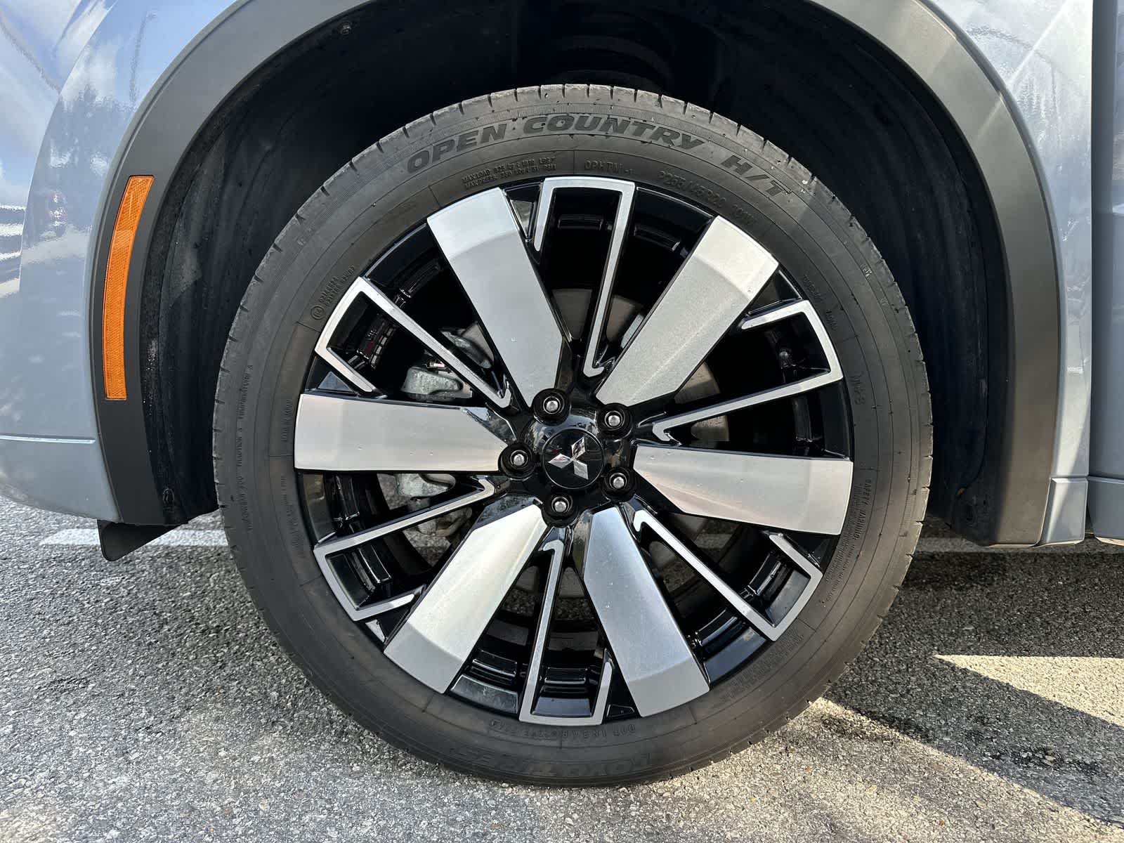 Thumbnail: 2025 Mitsubishi Outlander - 14
