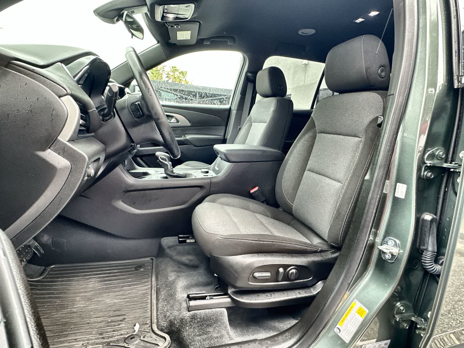 Thumbnail: 2023 Chevrolet Traverse - 3