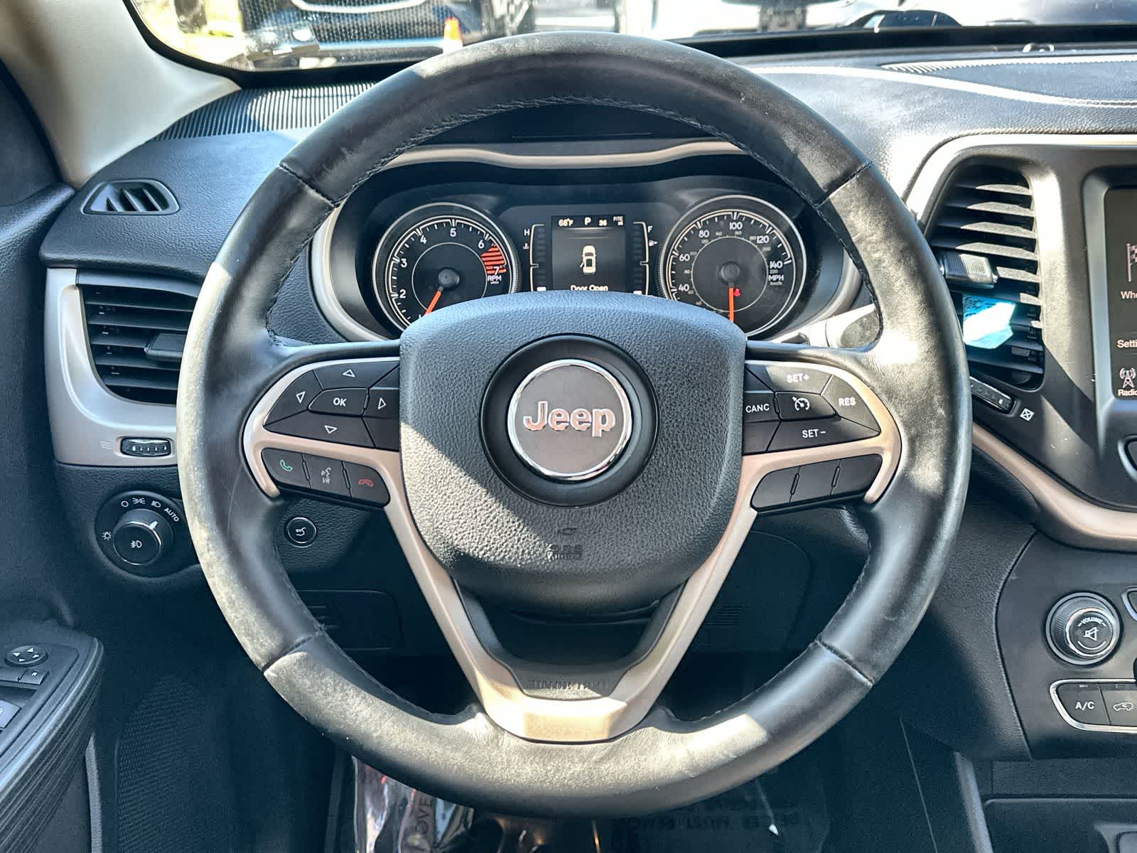 Thumbnail: 2016 Jeep Cherokee - 21