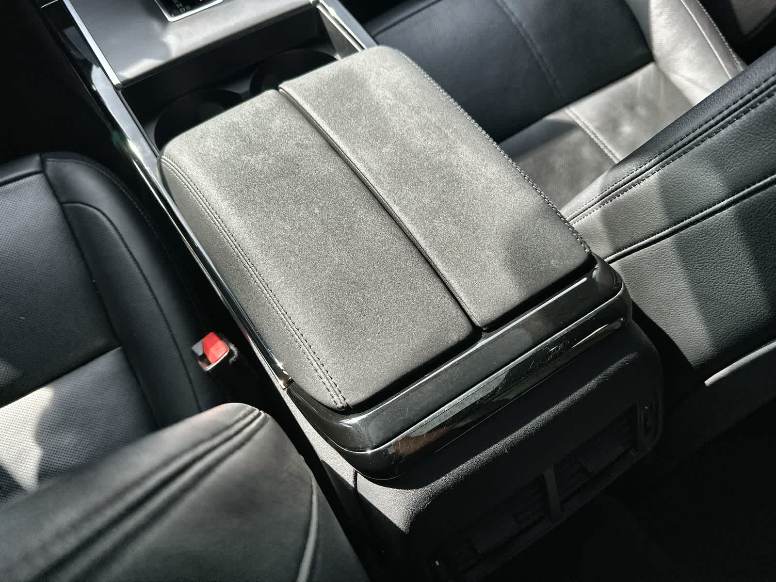 Thumbnail: 2025 Land Rover Range Rover Velar - 16