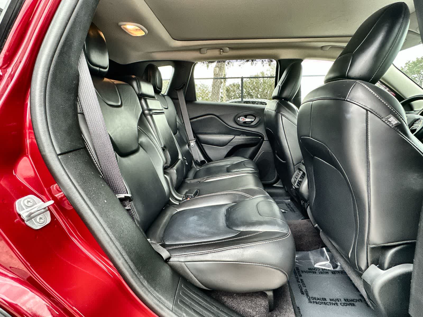 Thumbnail: 2017 Jeep Cherokee - 19