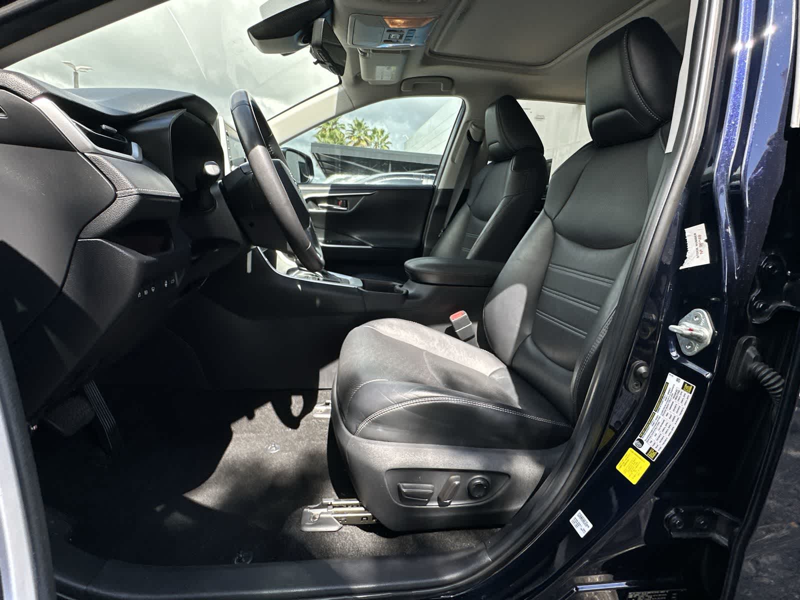 Thumbnail: 2019 Toyota RAV4 - 10