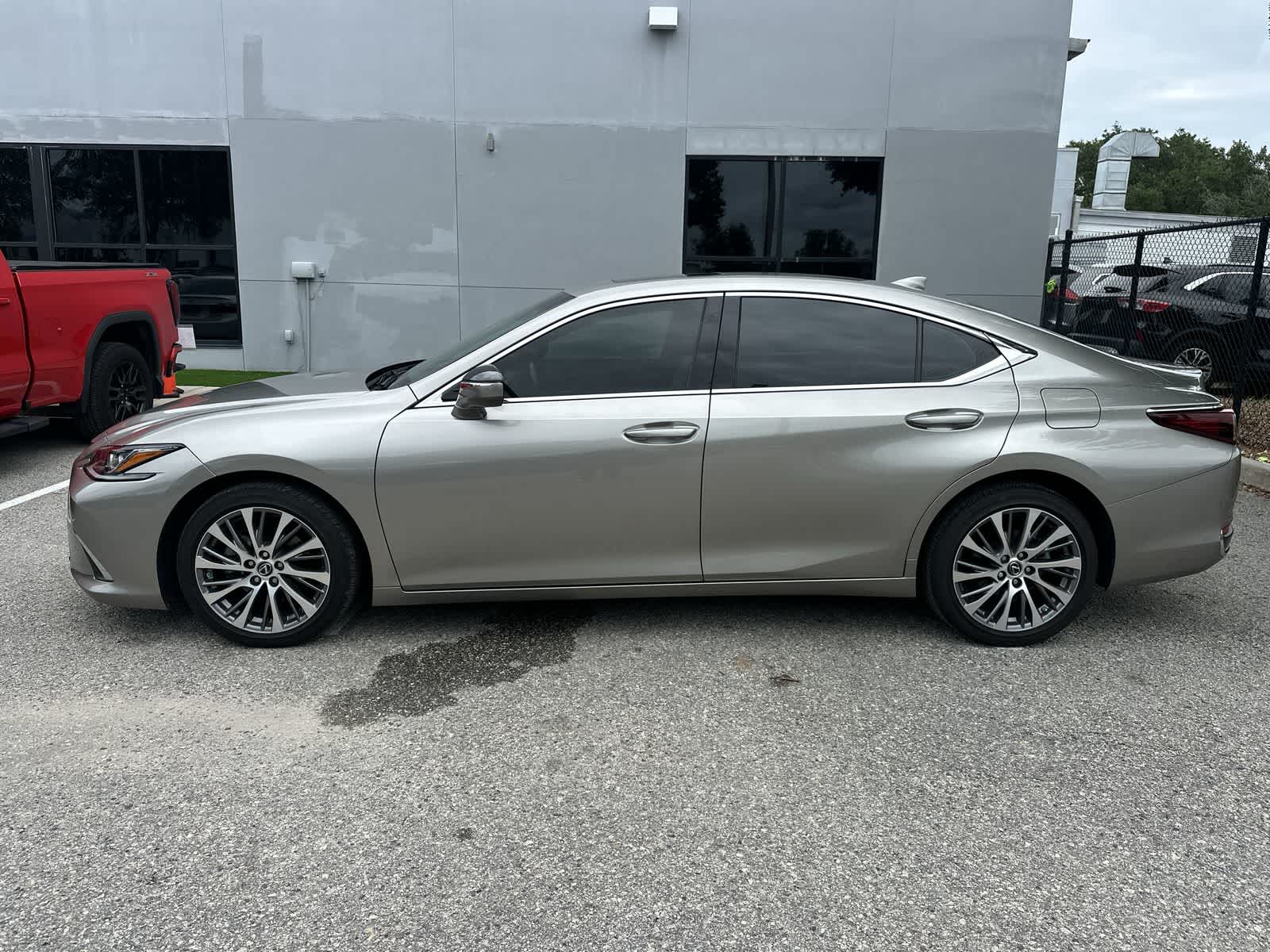Thumbnail: 2021 Lexus ES - 4