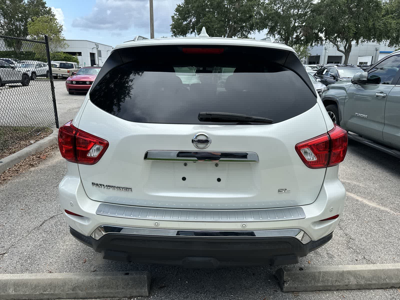 2019 Nissan Pathfinder SL 5