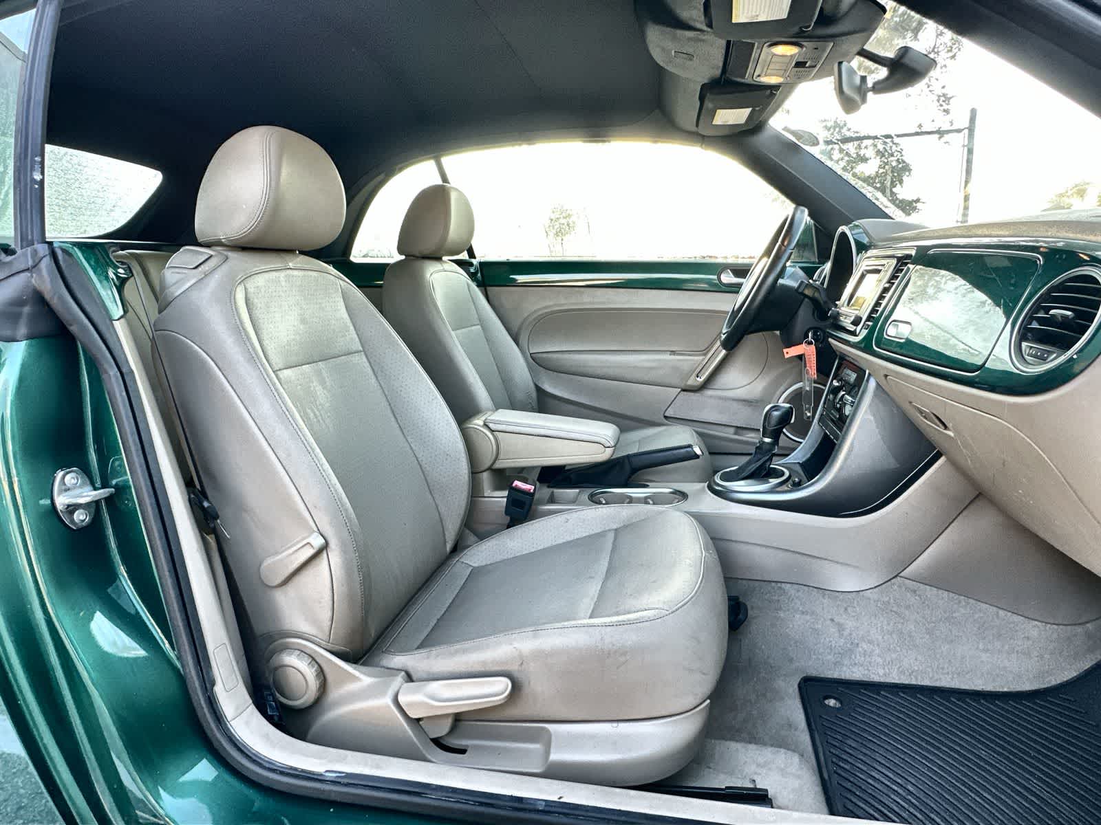 Thumbnail: 2017 Volkswagen Beetle - 14