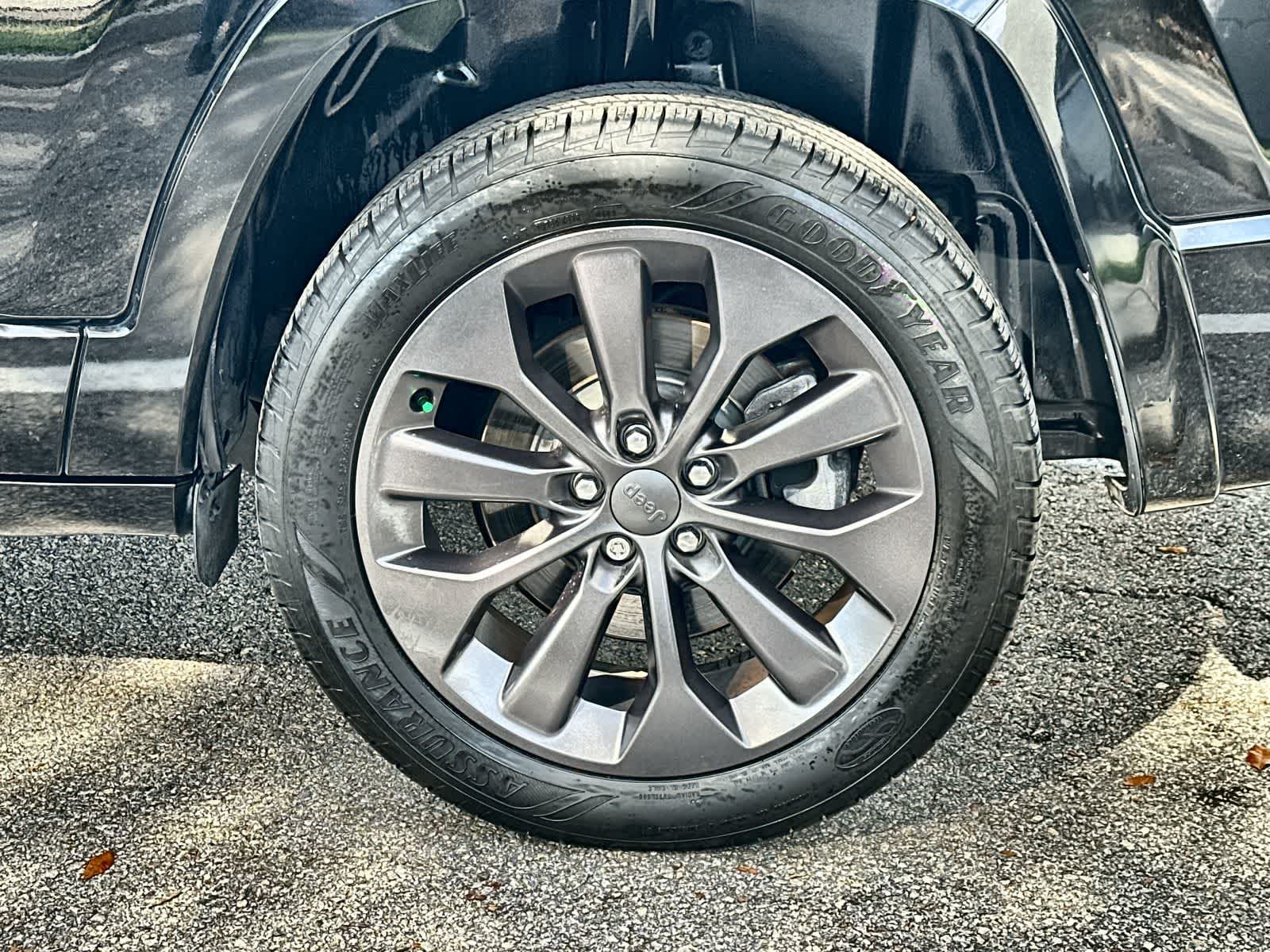 Thumbnail: 2019 Jeep Cherokee - 8