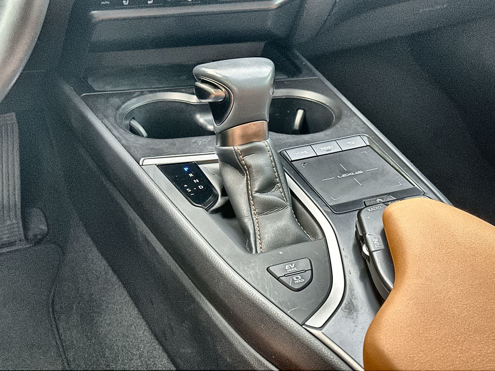 Thumbnail: 2021 Lexus UX - 17