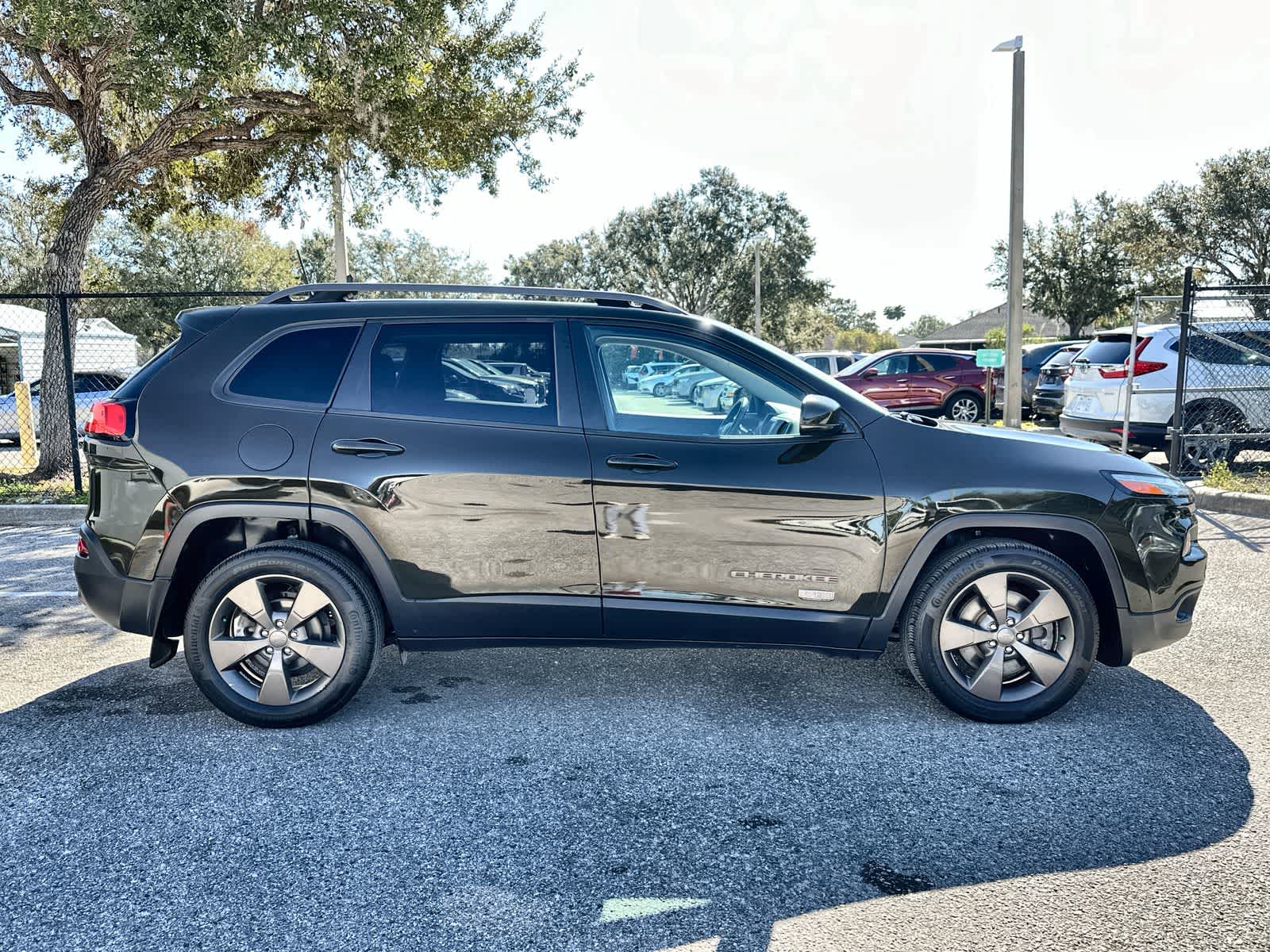 Thumbnail: 2016 Jeep Cherokee - 7