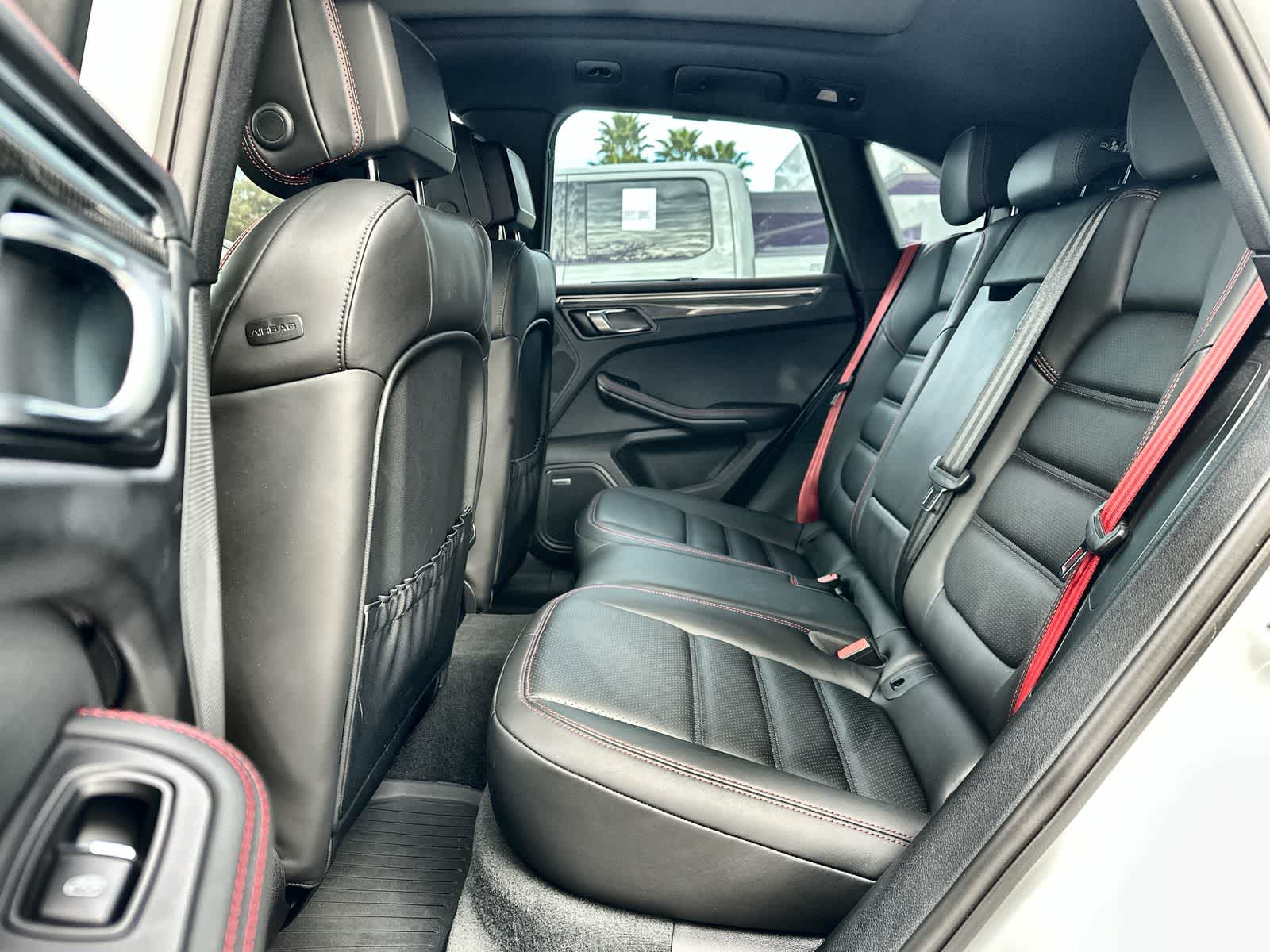 Thumbnail: 2022 Porsche Macan - 13