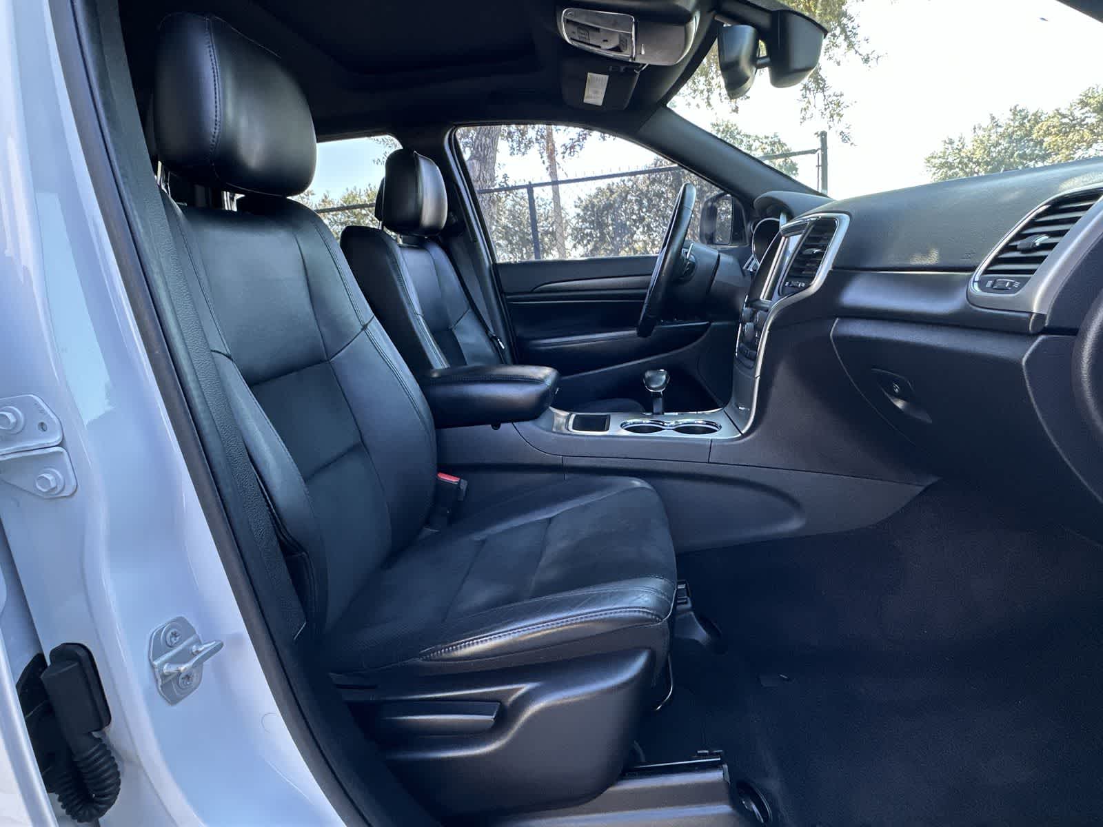 Thumbnail: 2015 Jeep Grand Cherokee - 14