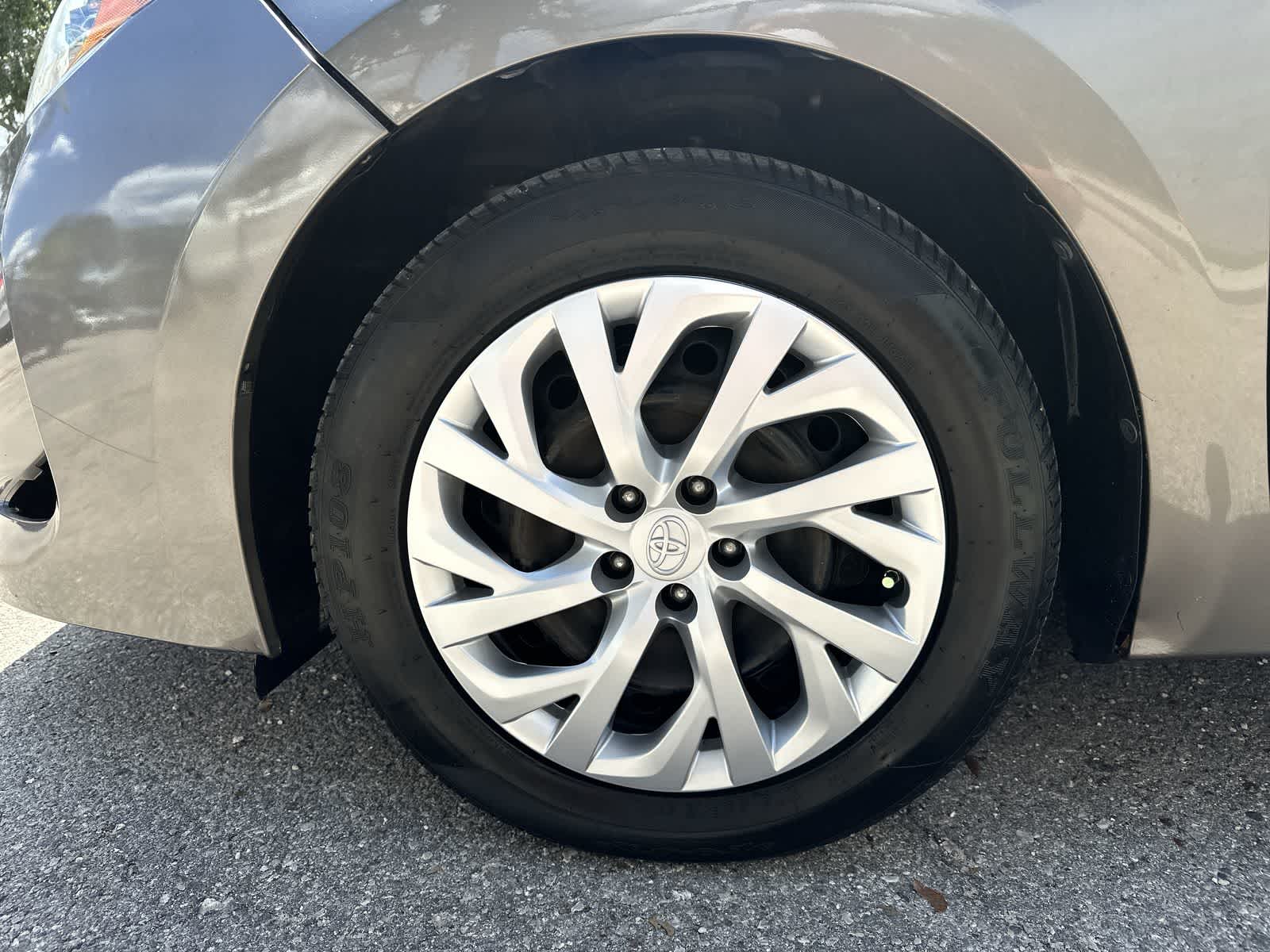 Thumbnail: 2018 Toyota Corolla - 8