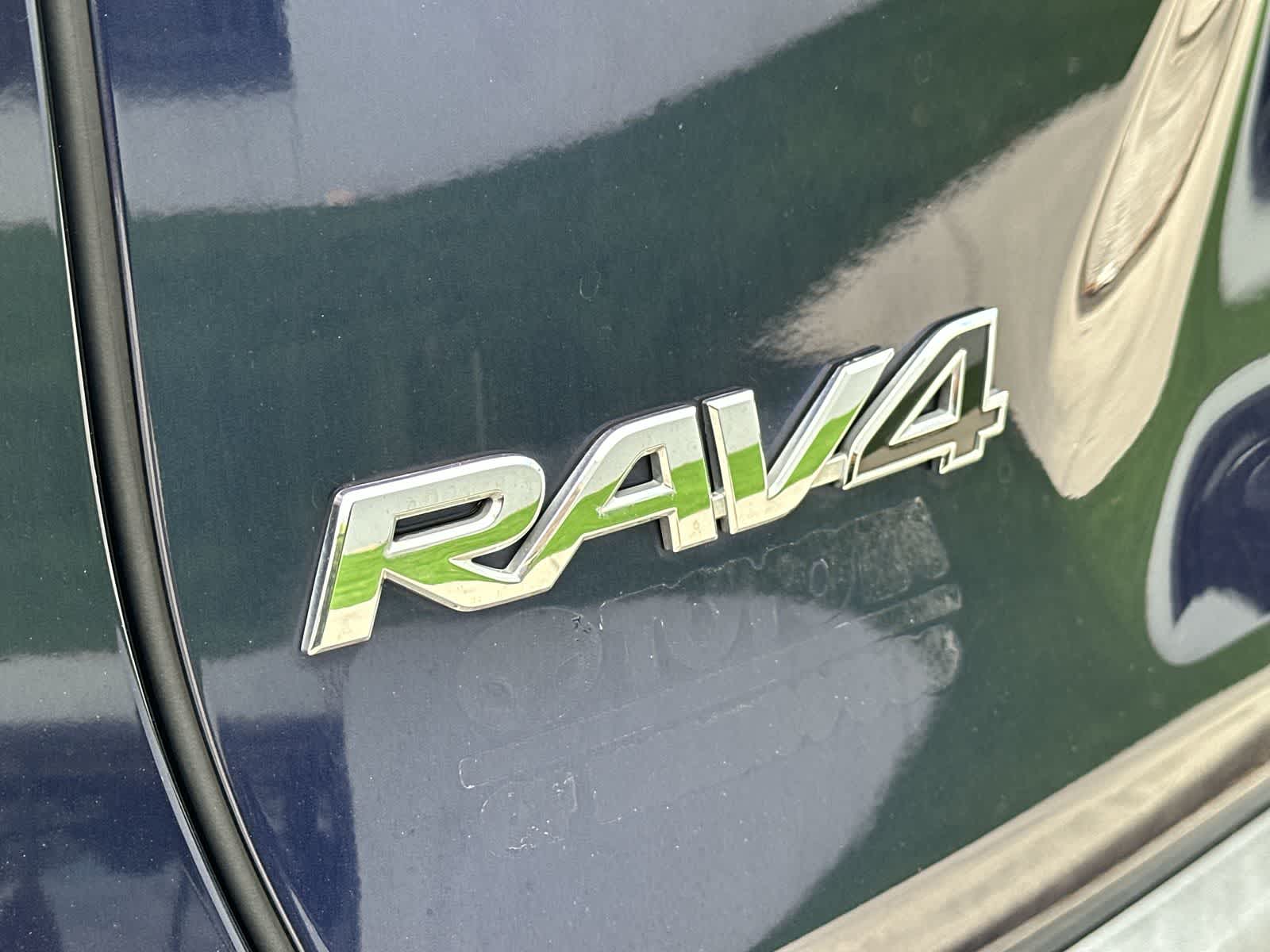 Thumbnail: 2019 Toyota RAV4 - 6