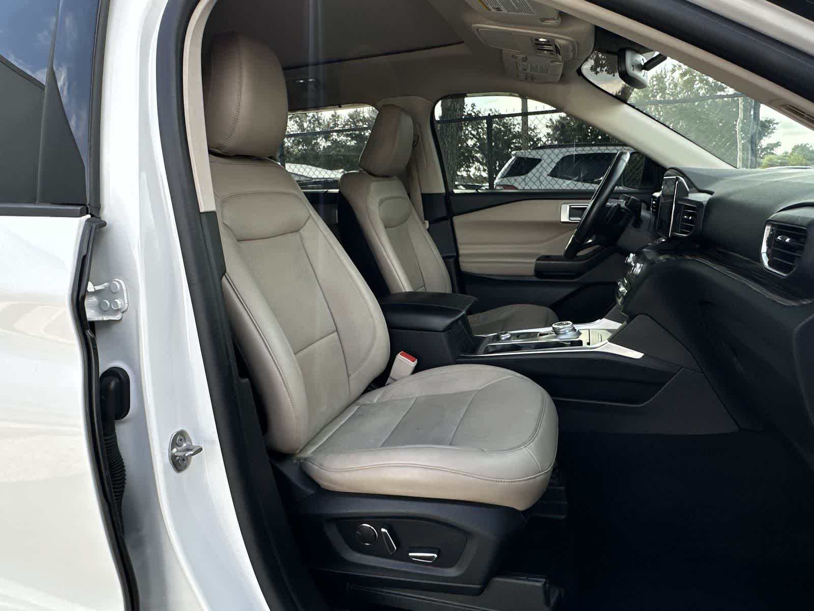 Thumbnail: 2020 Ford Explorer - 15