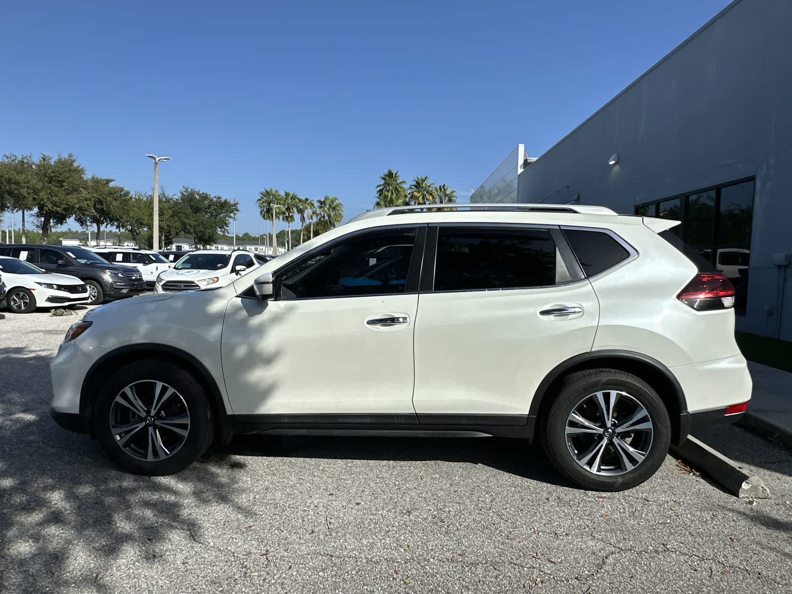 Thumbnail: 2019 Nissan Rogue - 3