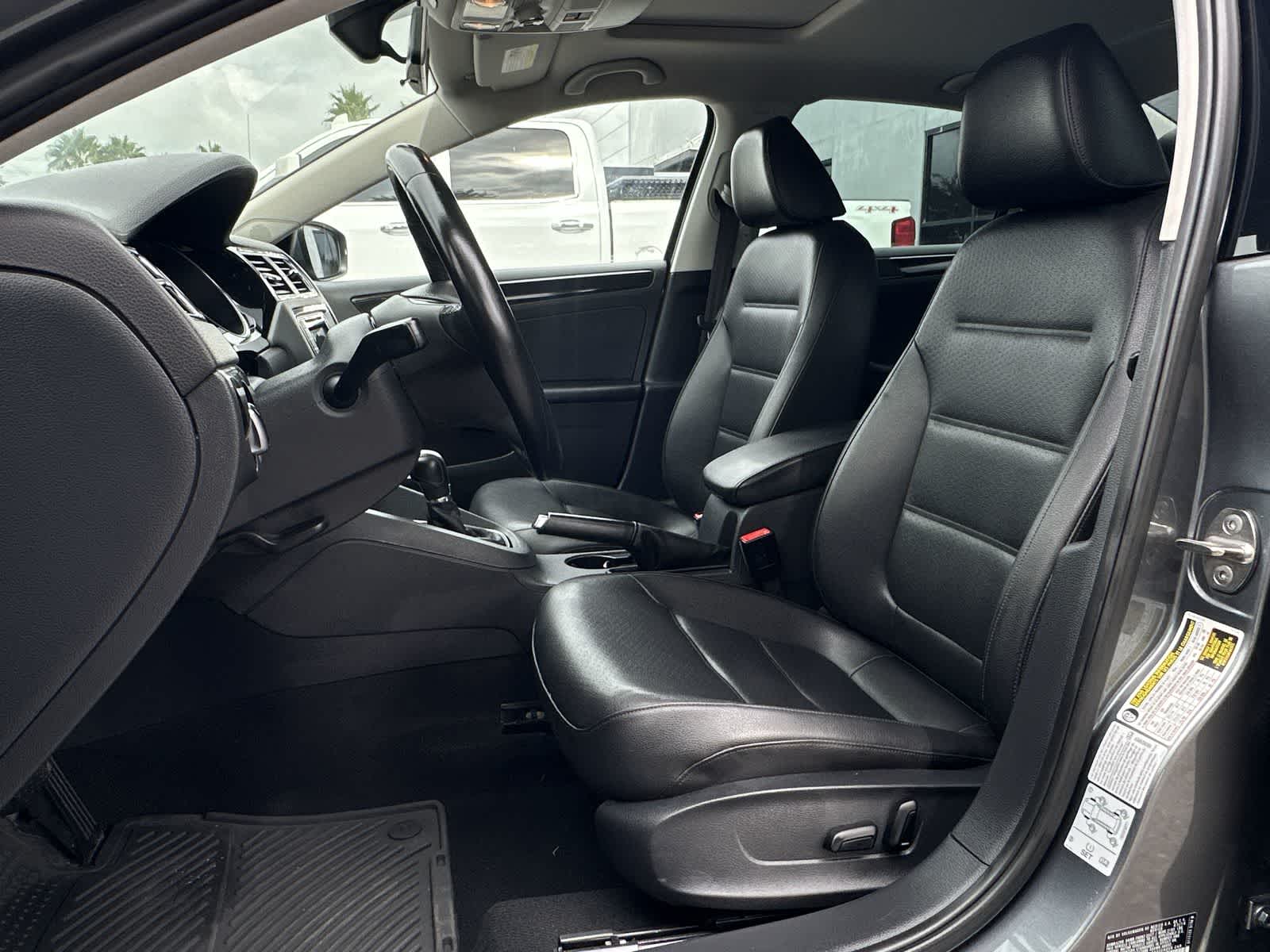 Thumbnail: 2017 Volkswagen Jetta - 11
