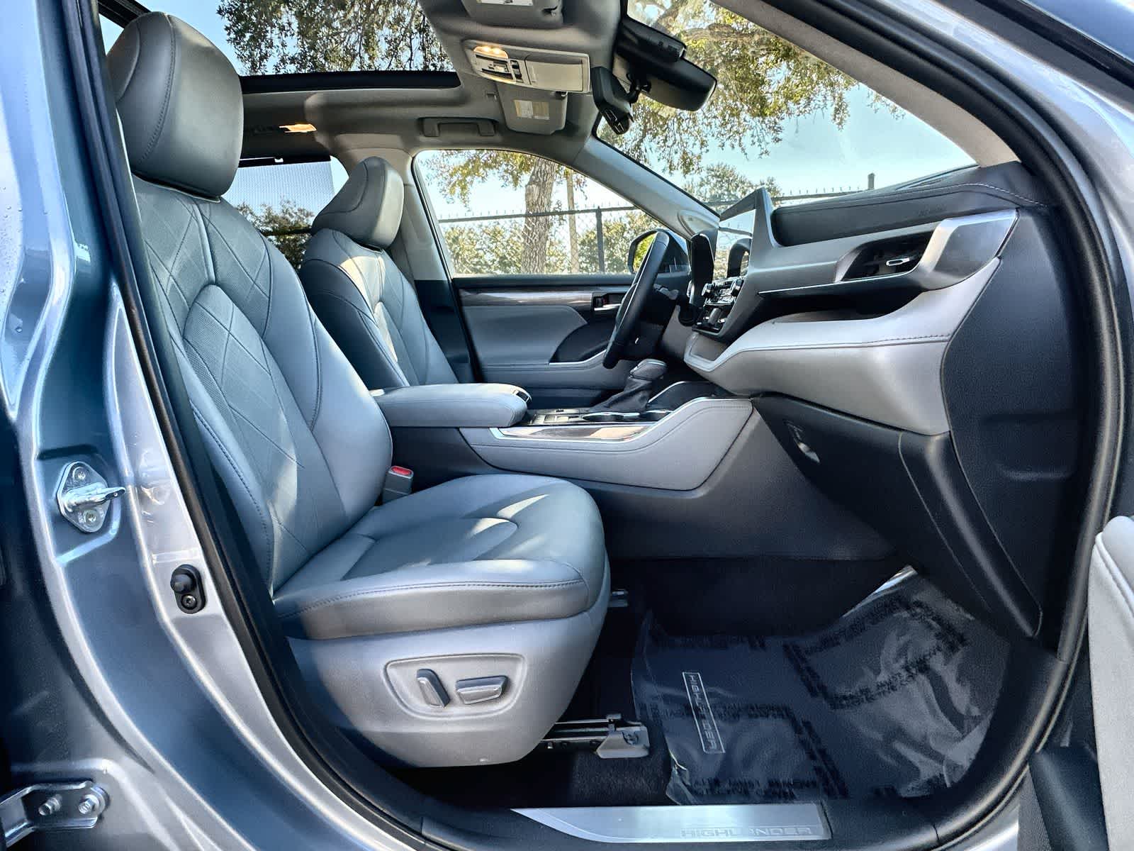 Thumbnail: 2021 Toyota Highlander - 14