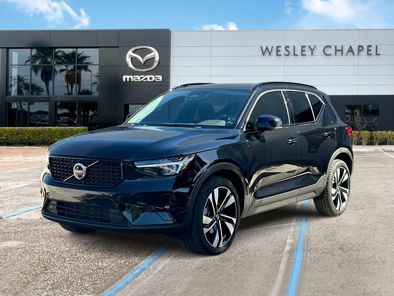 Thumbnail: 2024 Volvo XC40 - 1