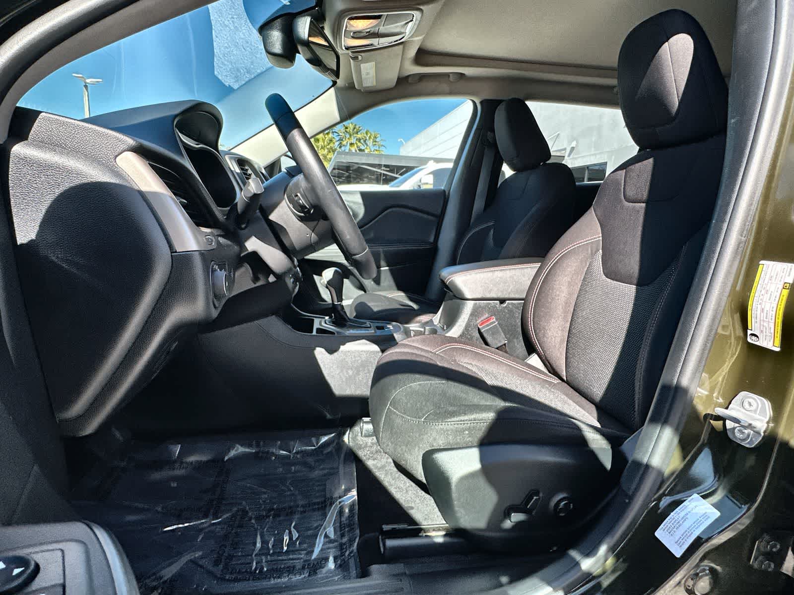 Thumbnail: 2016 Jeep Cherokee - 18