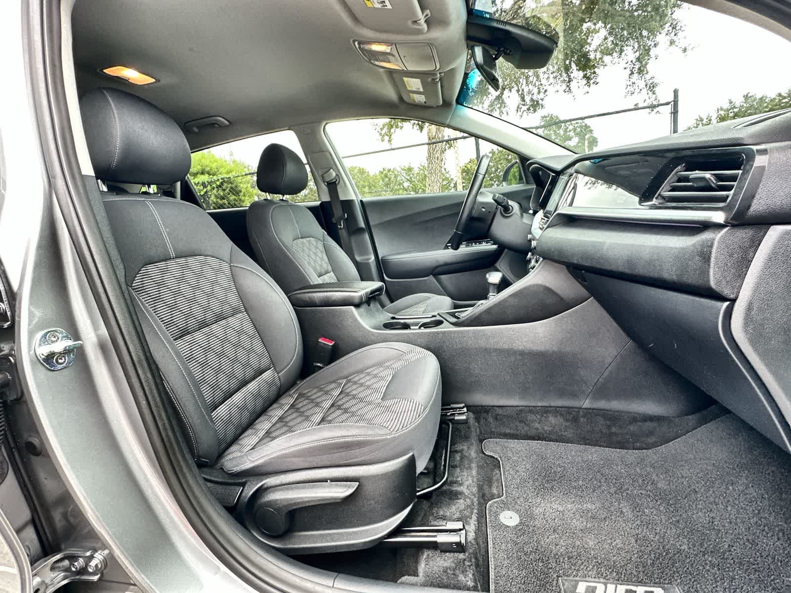 Thumbnail: 2022 Kia Niro - 14