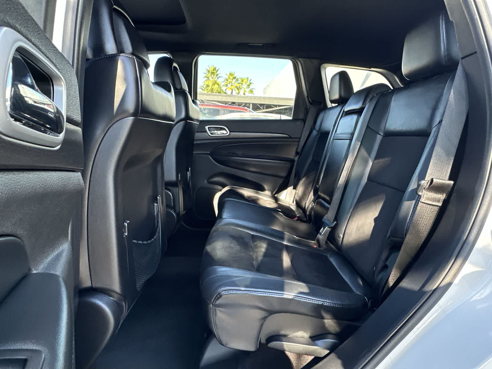 Thumbnail: 2015 Jeep Grand Cherokee - 13