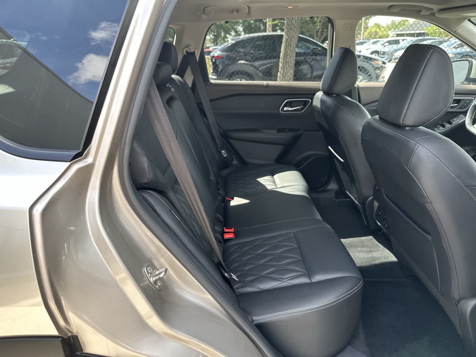 Thumbnail: 2021 Nissan Rogue - 4