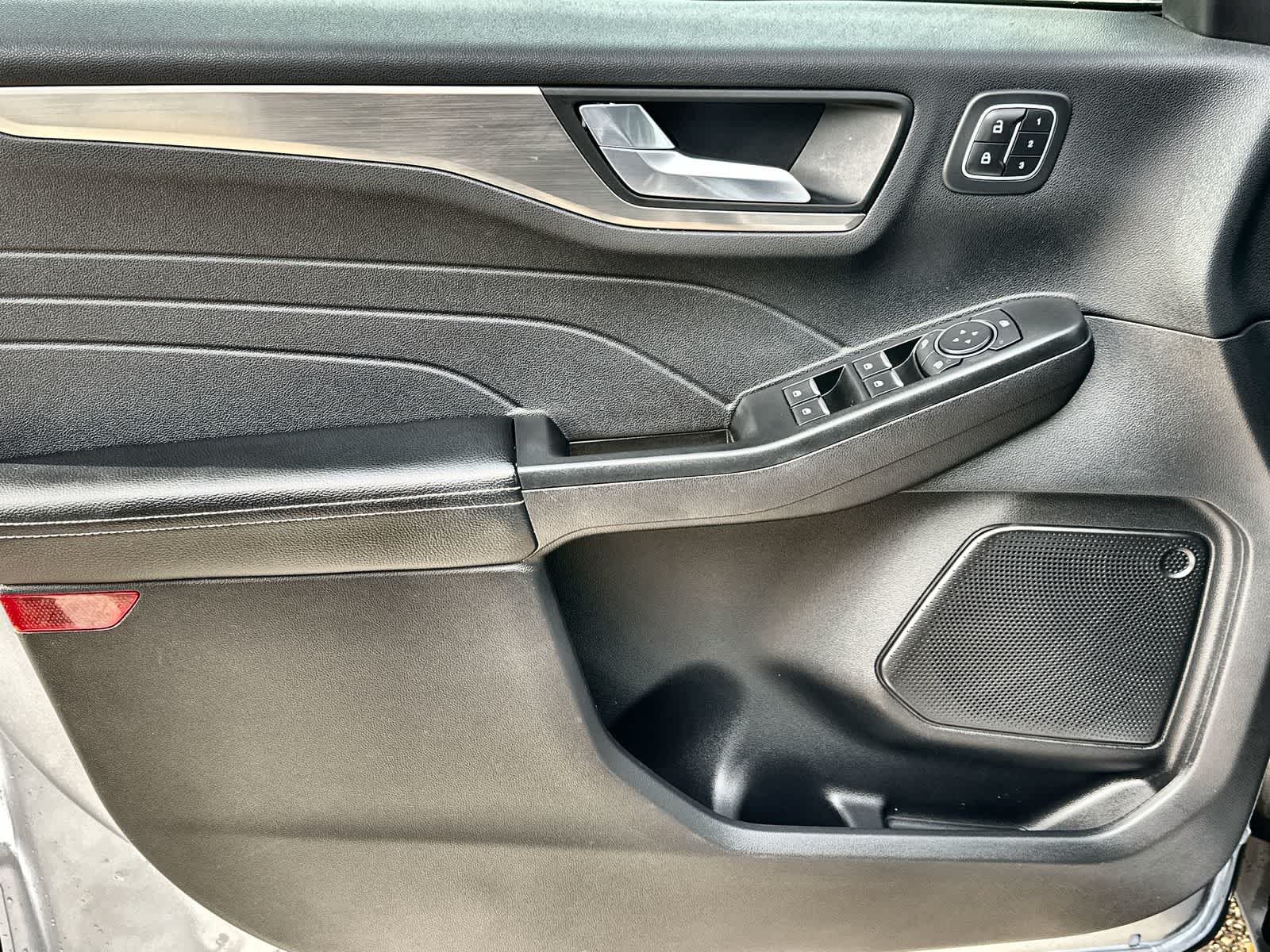 Thumbnail: 2022 Ford Escape - 28