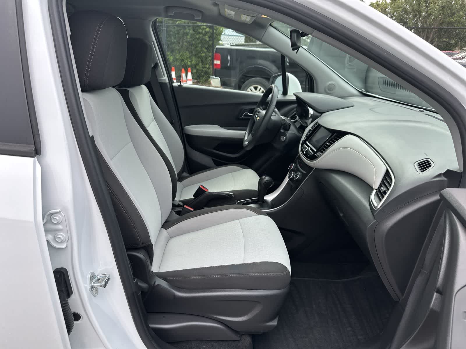 2021 Chevrolet Trax LS 14