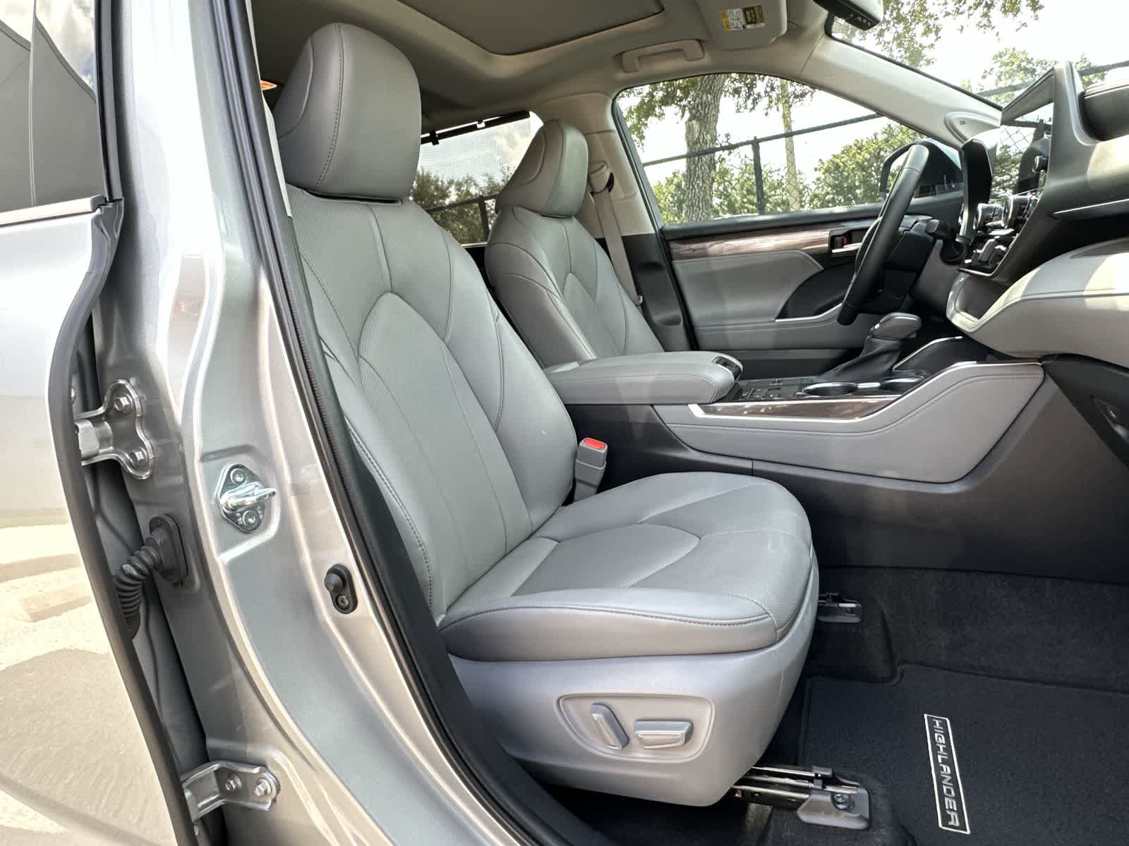 Thumbnail: 2023 Toyota Highlander - 14
