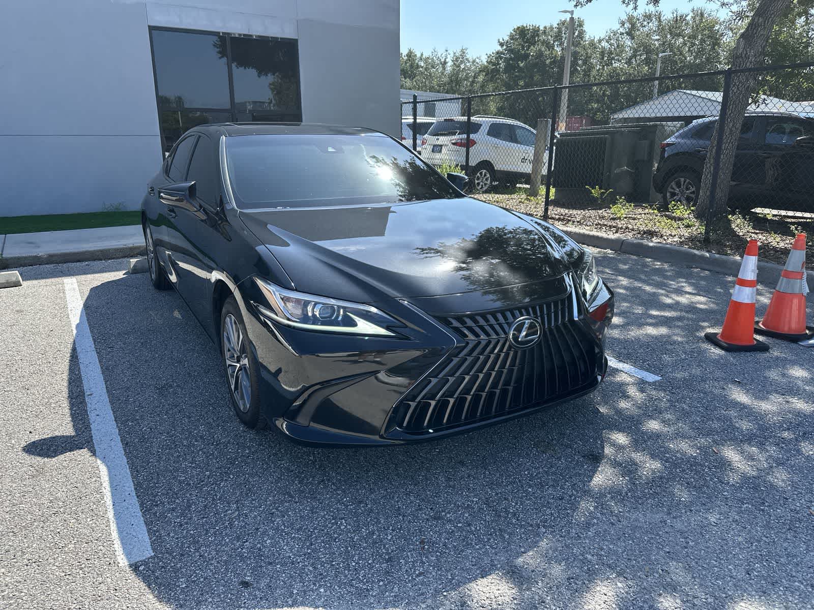 Thumbnail: 2022 Lexus ES - 9